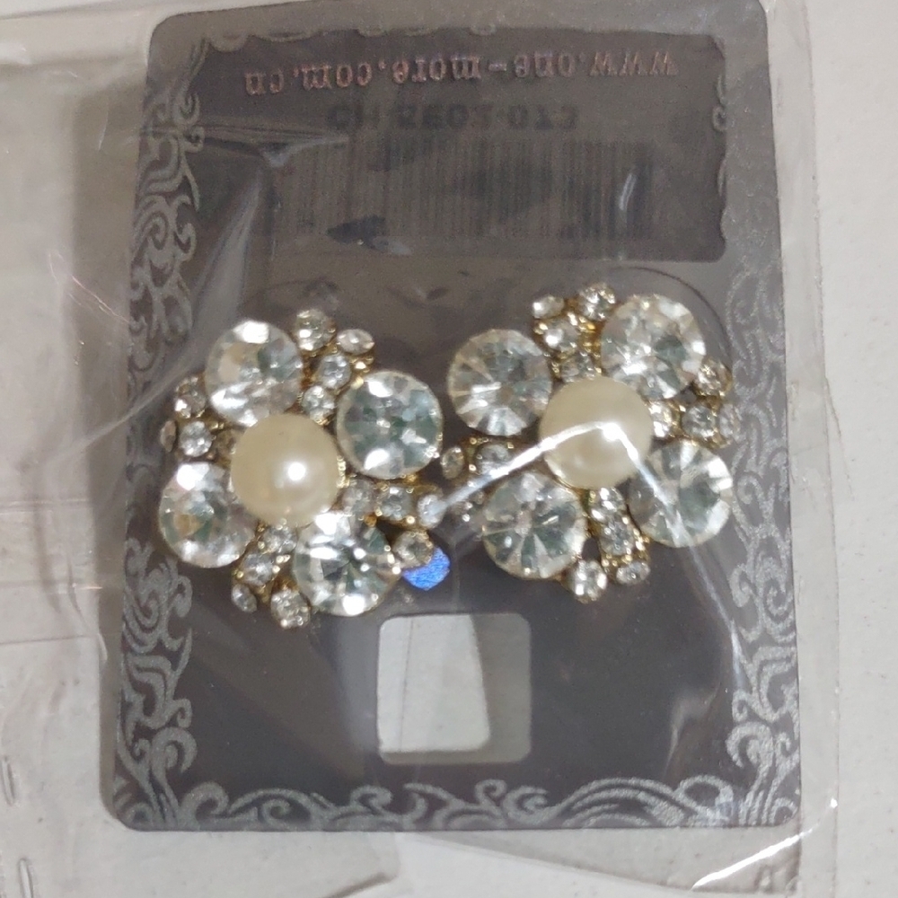 Crystal Pearl Floral Earrings